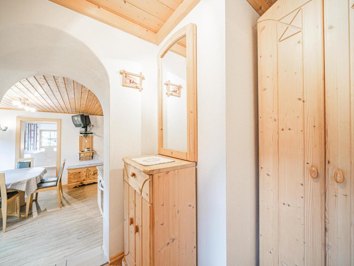 Weberhof 2 *